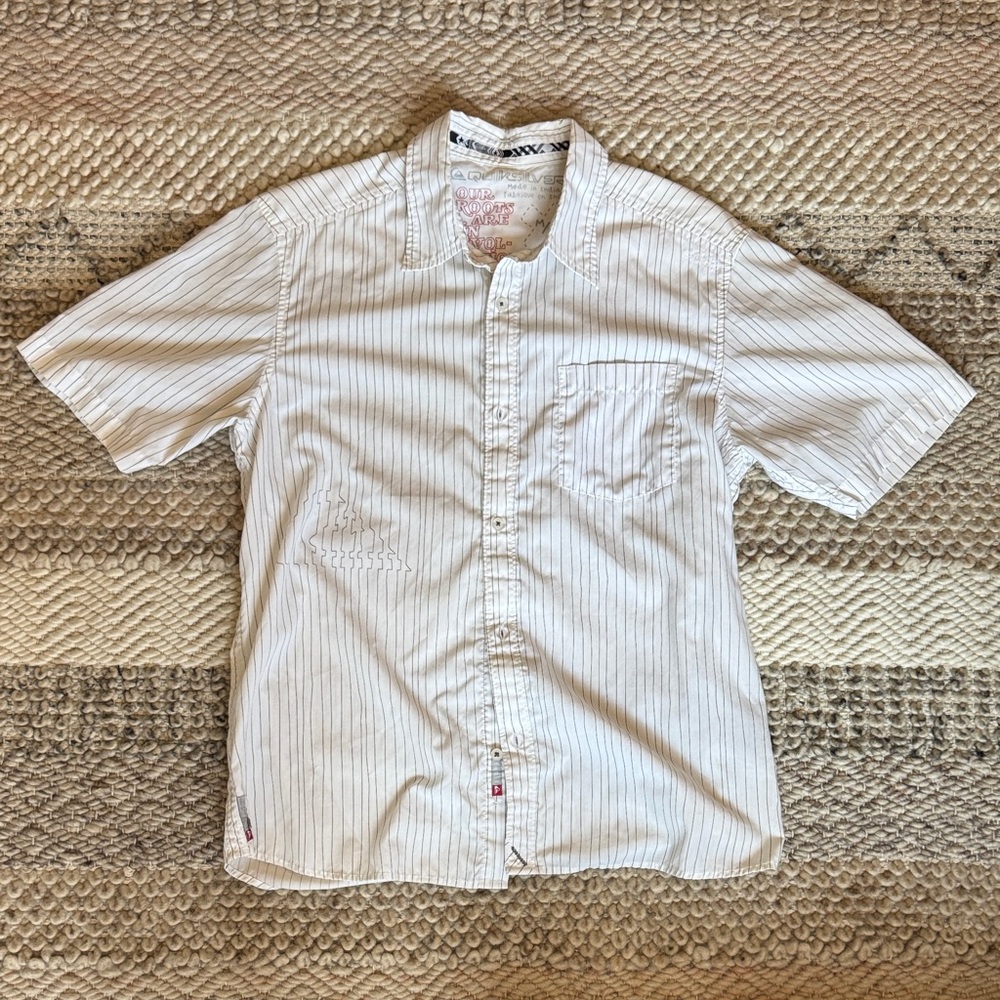Quiksilver Men's Medium White Striped Casual Short Sleeve Button-Down Shirt